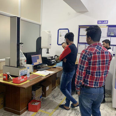 Καθολική CMM ισότιμη μετρώντας μηχανή ατσάλινων σκελετών για το οπτικό εργαστήριο